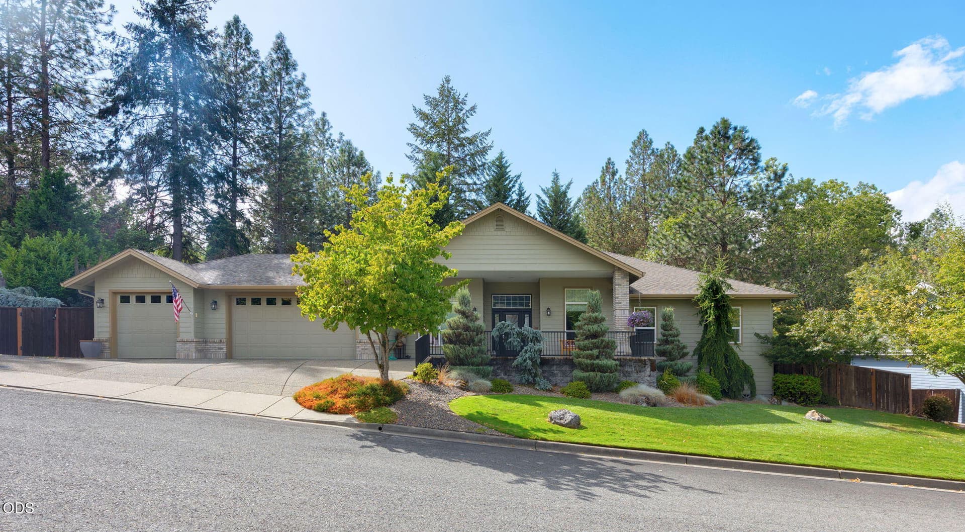 3-web-or-mls-2212-se-linden-ln. Photo 2 of 57, 2212 SE Linden Lane, Grants Pass, OR 97527
