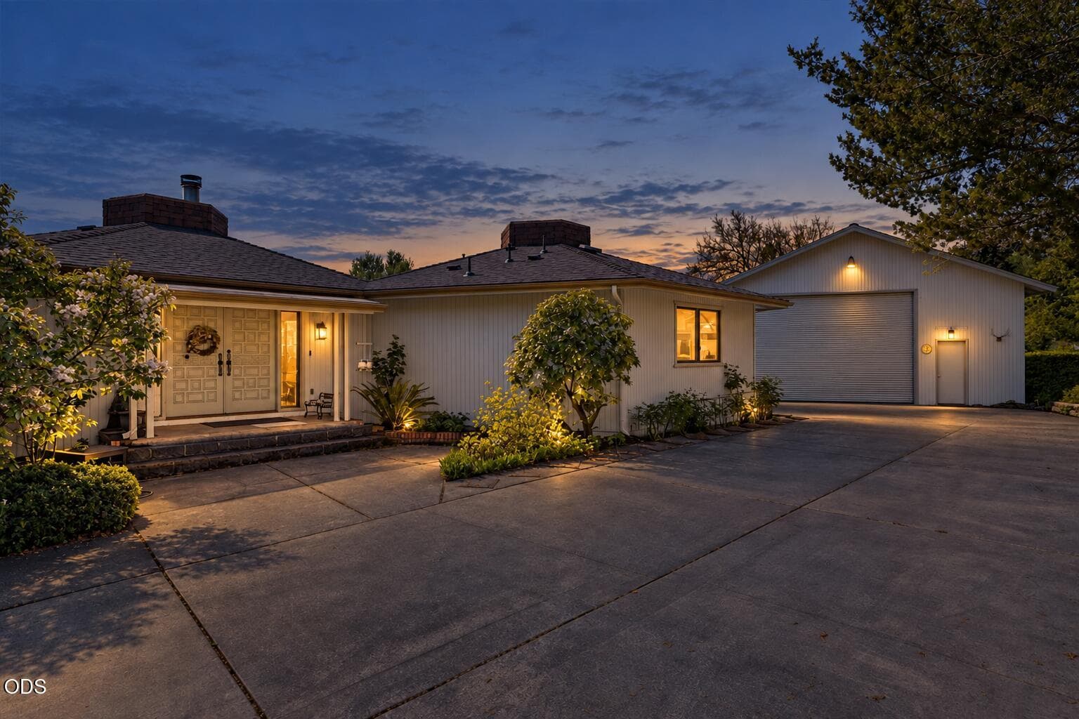 Sunset. Photo 2 of 37, 2340 Hillside Drive, Central Point, OR 97502