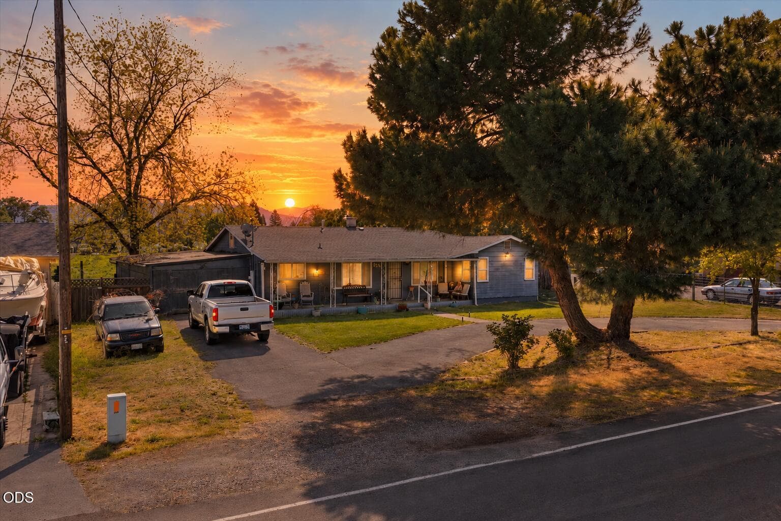Sunset. Photo 1 of 13, 835 Cherry Street, Medford, OR 97501
