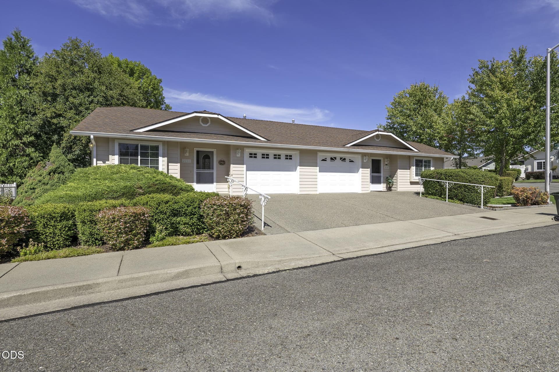 3036-3038 University. Photo 1 of 24, 3036 University Road Unit 3036-3038, Grants Pass, OR 97527