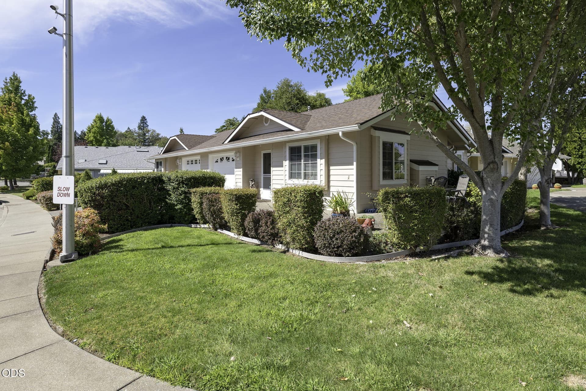 3-web-or-mls-3036 SW University002. Photo 5 of 24, 3036 University Road Unit 3036-3038, Grants Pass, OR 97527