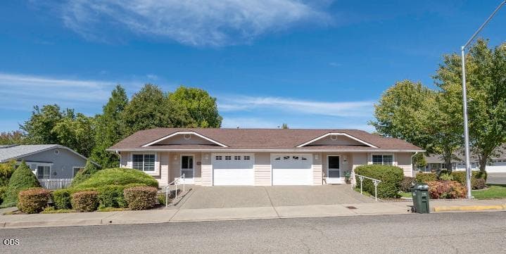 3036-3038 University. Photo 3 of 24, 3036 University Road Unit 3036-3038, Grants Pass, OR 97527
