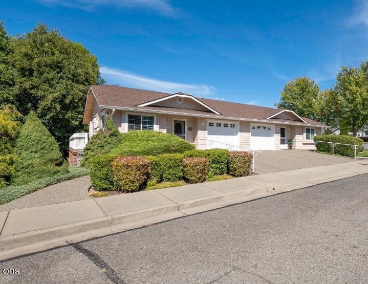 University. Photo 4 of 24, 3036 University Road Unit 3036-3038, Grants Pass, OR 97527