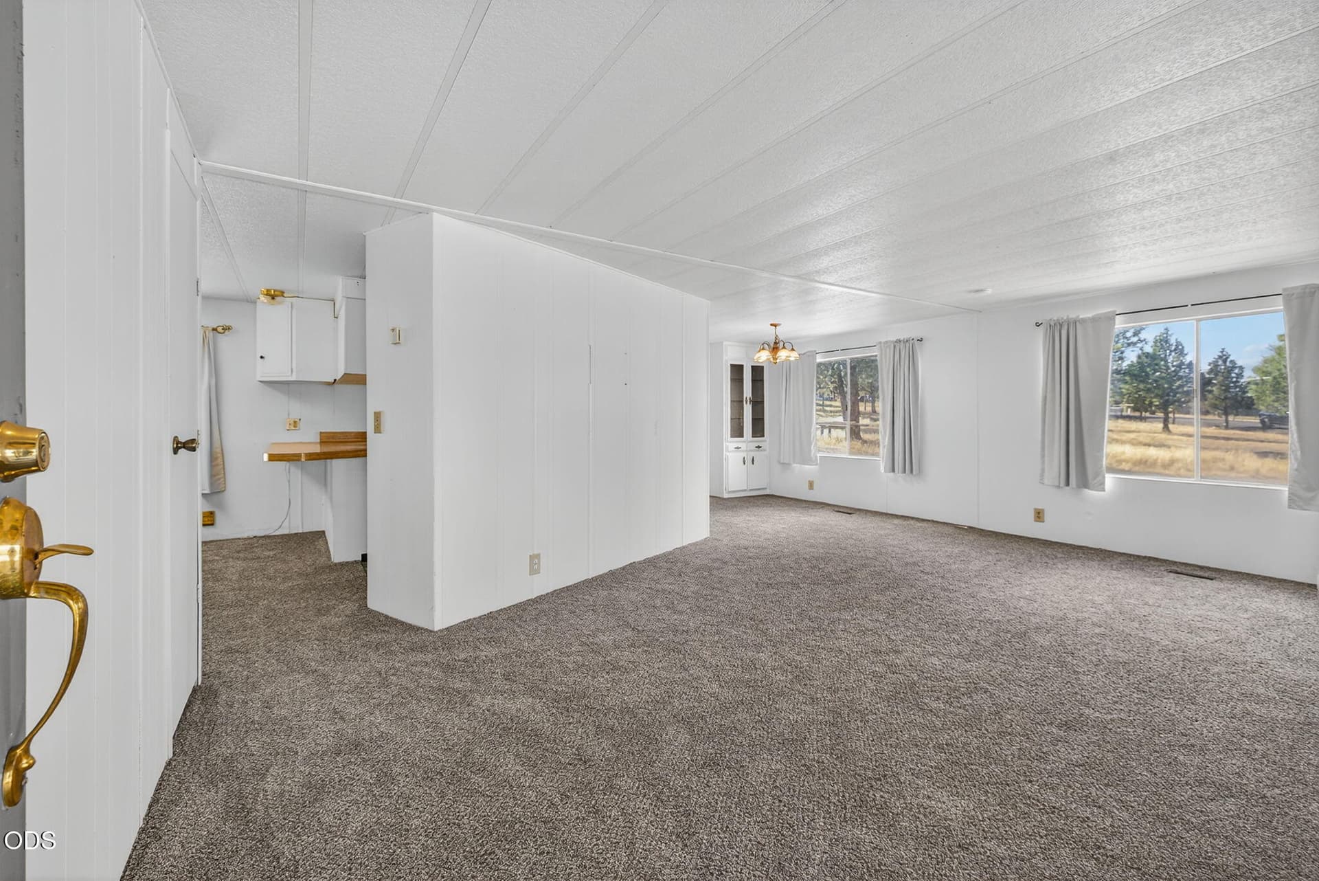 5. Photo 5 of 35, 1384 SE Akins Drive, Prineville, OR 97754