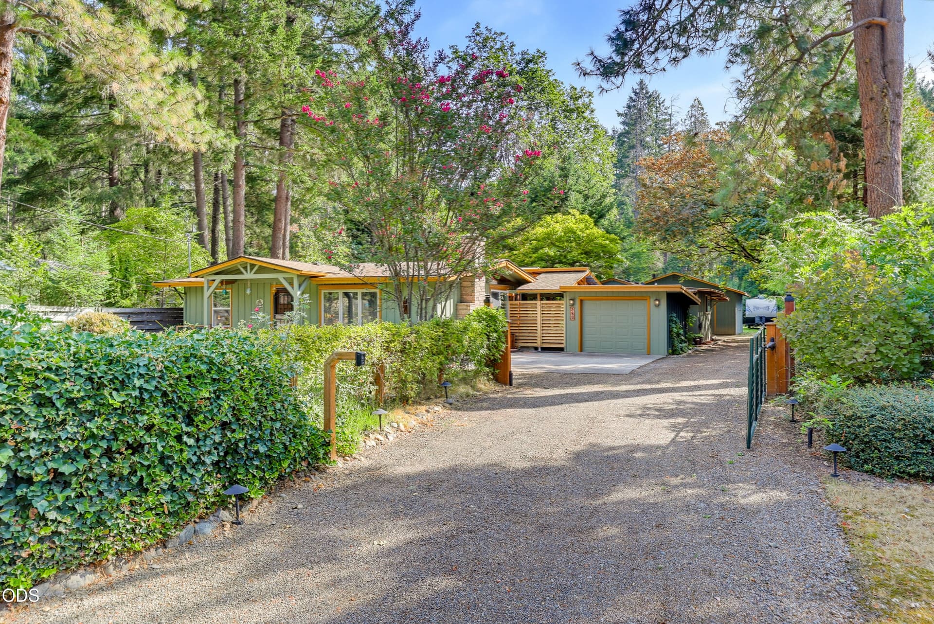 APX_0021. Photo 3 of 59, 383 Whispering Pines Lane, Grants Pass, OR 97527