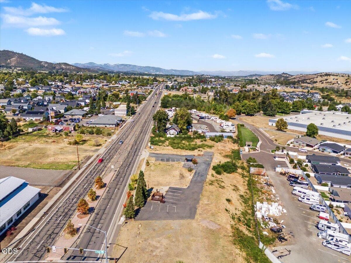 08-8. Photo 3 of 8, 331 S Pacific Highway, Talent, OR 97540
