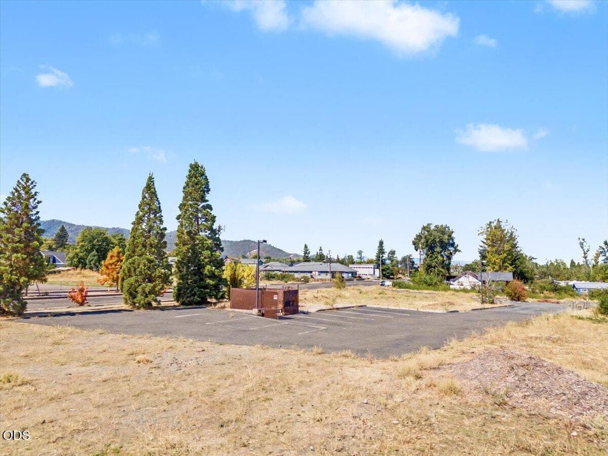 10-10. Photo 5 of 8, 331 S Pacific Highway, Talent, OR 97540