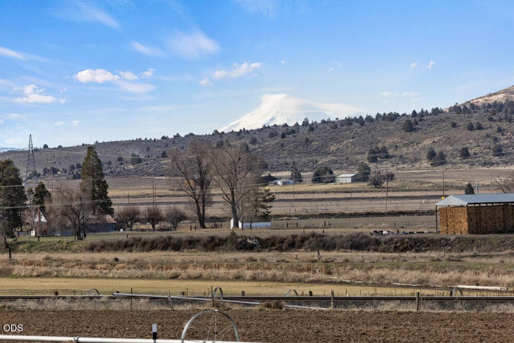 14837HillRd.-40. Photo 4 of 42, 14837 Hill Road, Klamath Falls, OR 97603