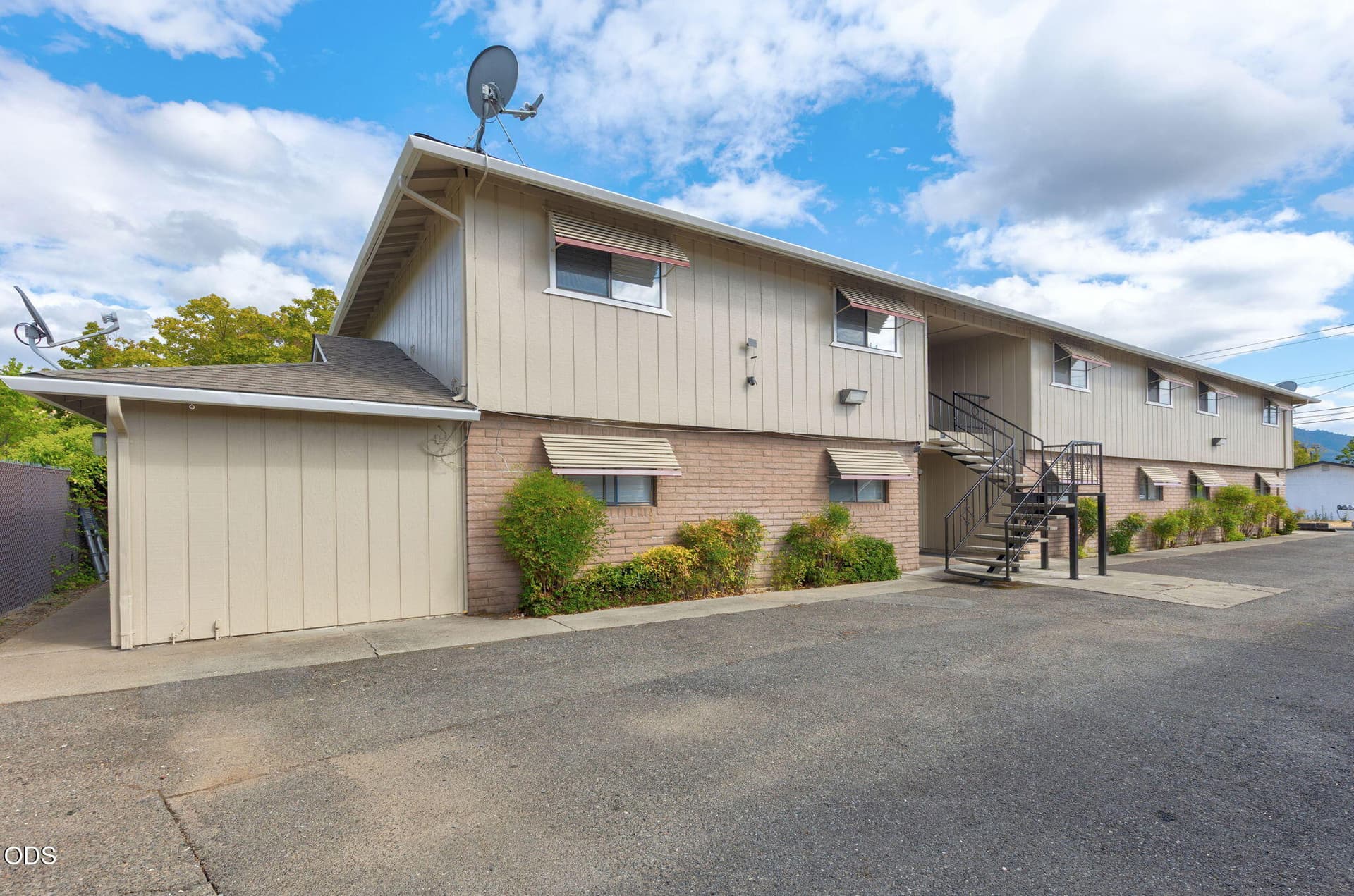 3-web-or-mls-1704-ne-fairview-ave. Photo 1 of 27, 1704 NE Fairview Avenue, Grants Pass, OR 97526