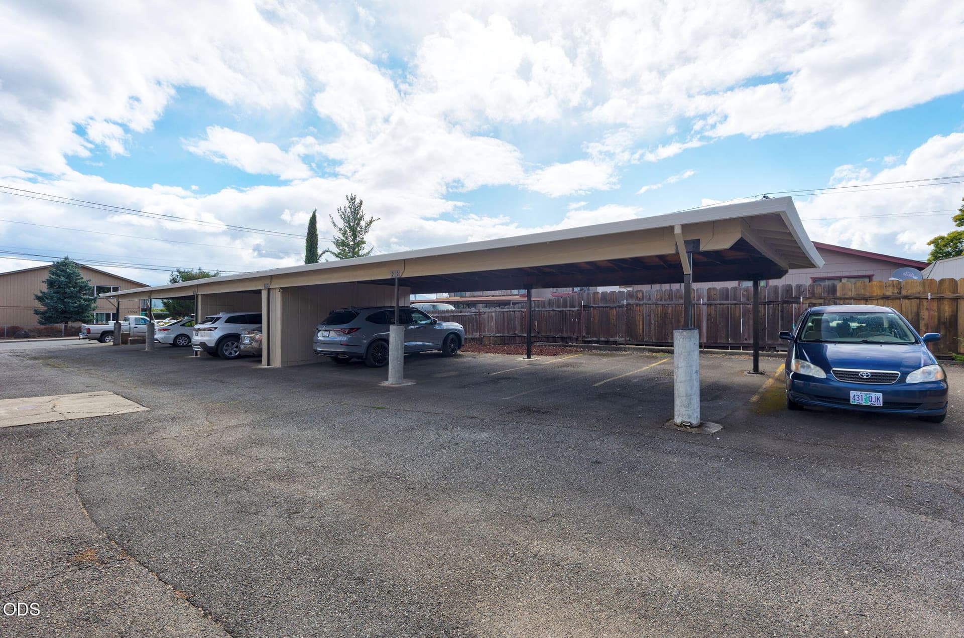 5-web-or-mls-1704-ne-fairview-ave. Photo 2 of 27, 1704 NE Fairview Avenue, Grants Pass, OR 97526