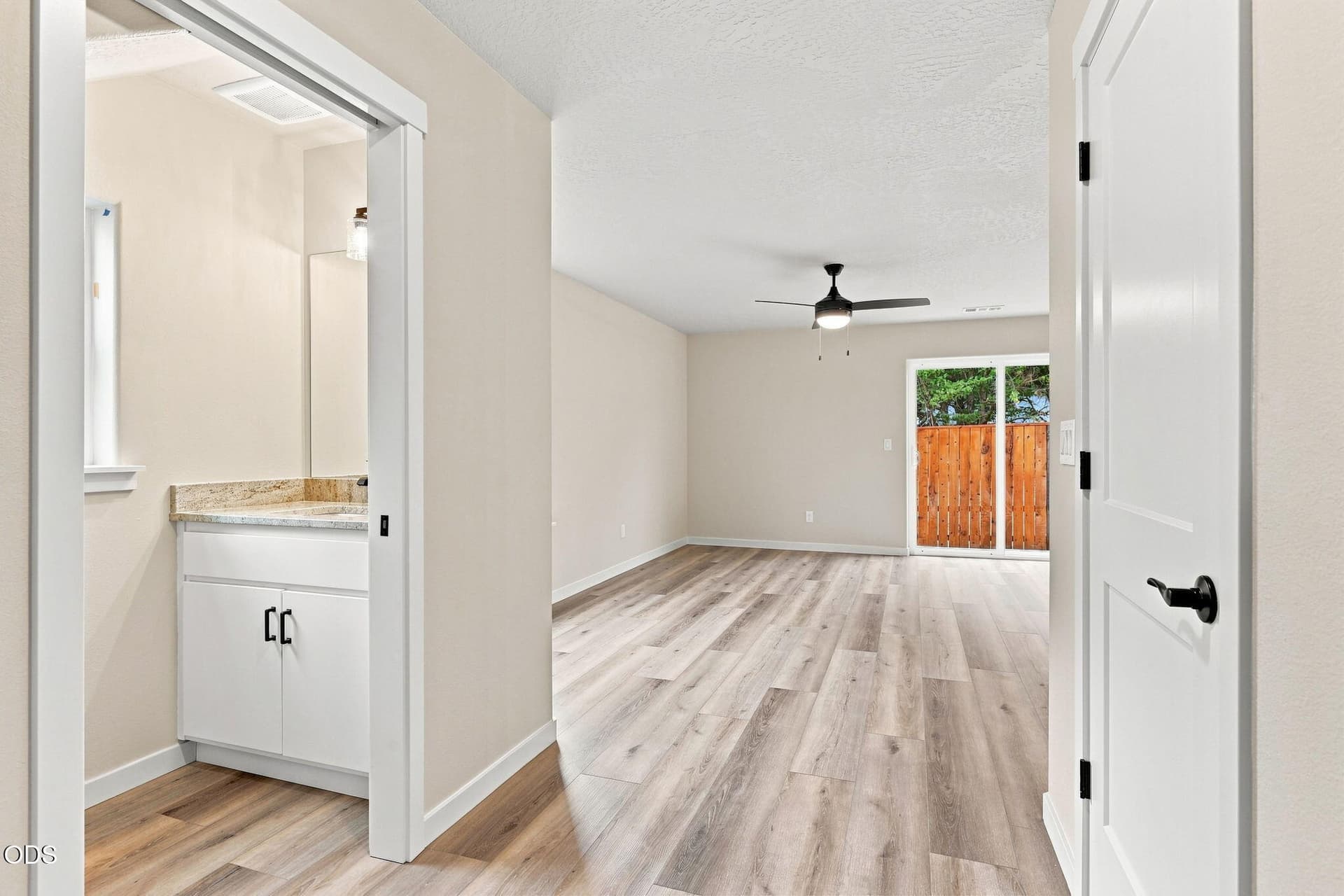 13-web-or-mls-151 Champagne015. Photo 3 of 45, 151 SE Champagne Court, Grants Pass, OR 97527