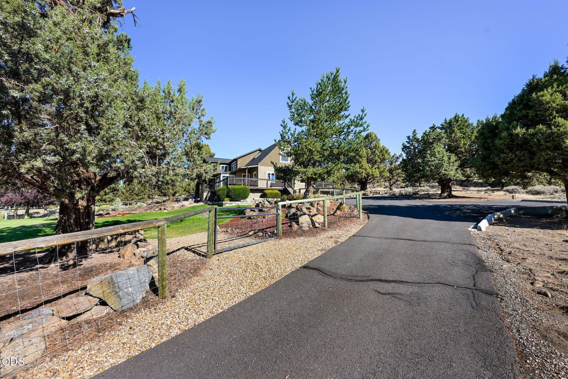 21042-Robin-Ave-Bend-OR-97703-165. Photo 4 of 51, 21042 Robin Avenue, Bend, OR 97703