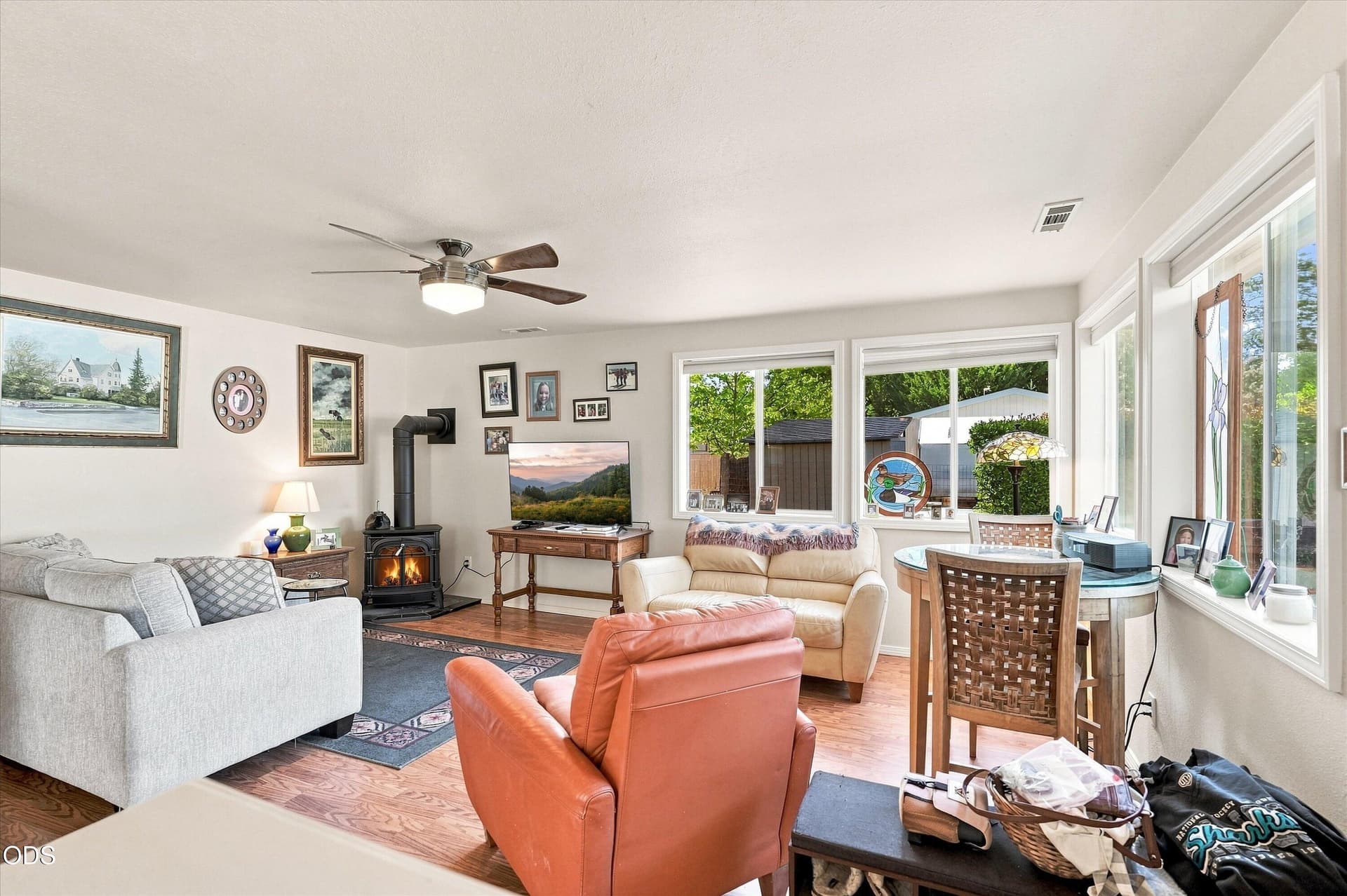 Living Room. Photo 5 of 34, 125 Penny Lane, Shady Cove, OR 97539