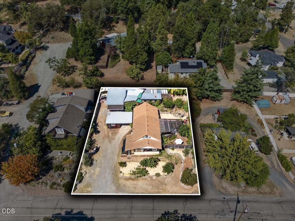 06-6. Photo 5 of 52, 560 S Oregon Street, Jacksonville, OR 97530