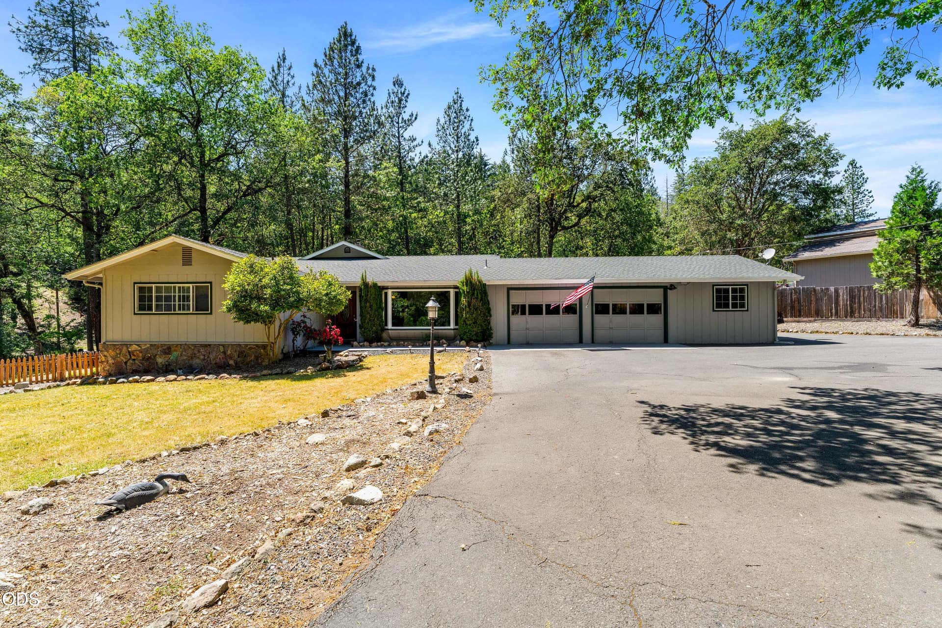 08-EXT (2 of 17). Photo 1 of 47, 370 Horseshoe Drive, Grants Pass, OR 97526