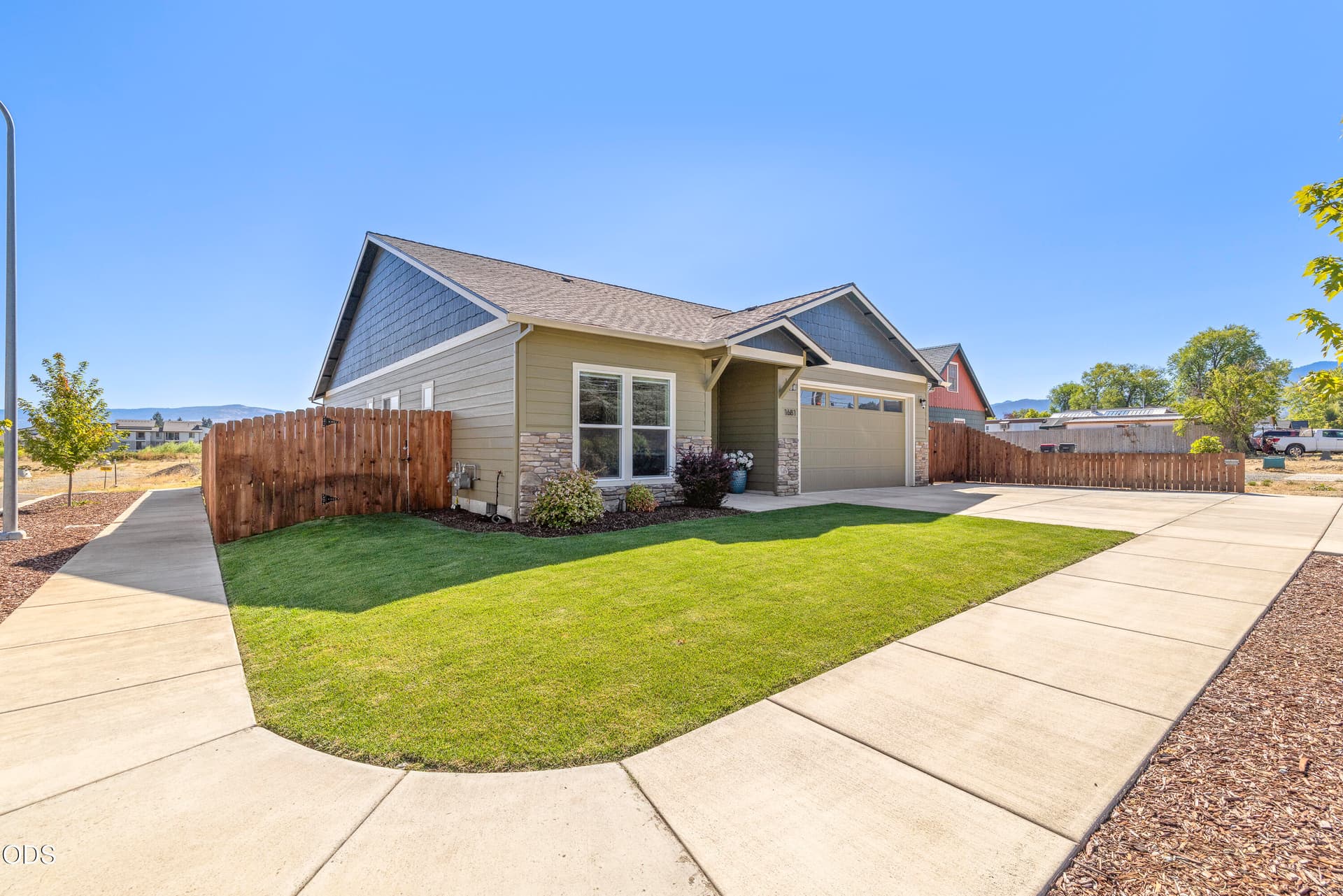 1681ThomasRd-36. Photo 3 of 46, 1681 Thomas Road, Medford, OR 97501