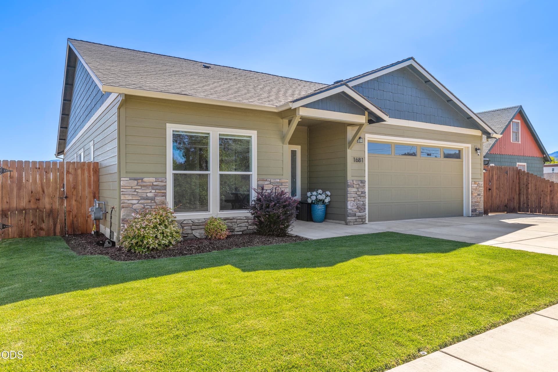 1681ThomasRd-37. Photo 4 of 46, 1681 Thomas Road, Medford, OR 97501