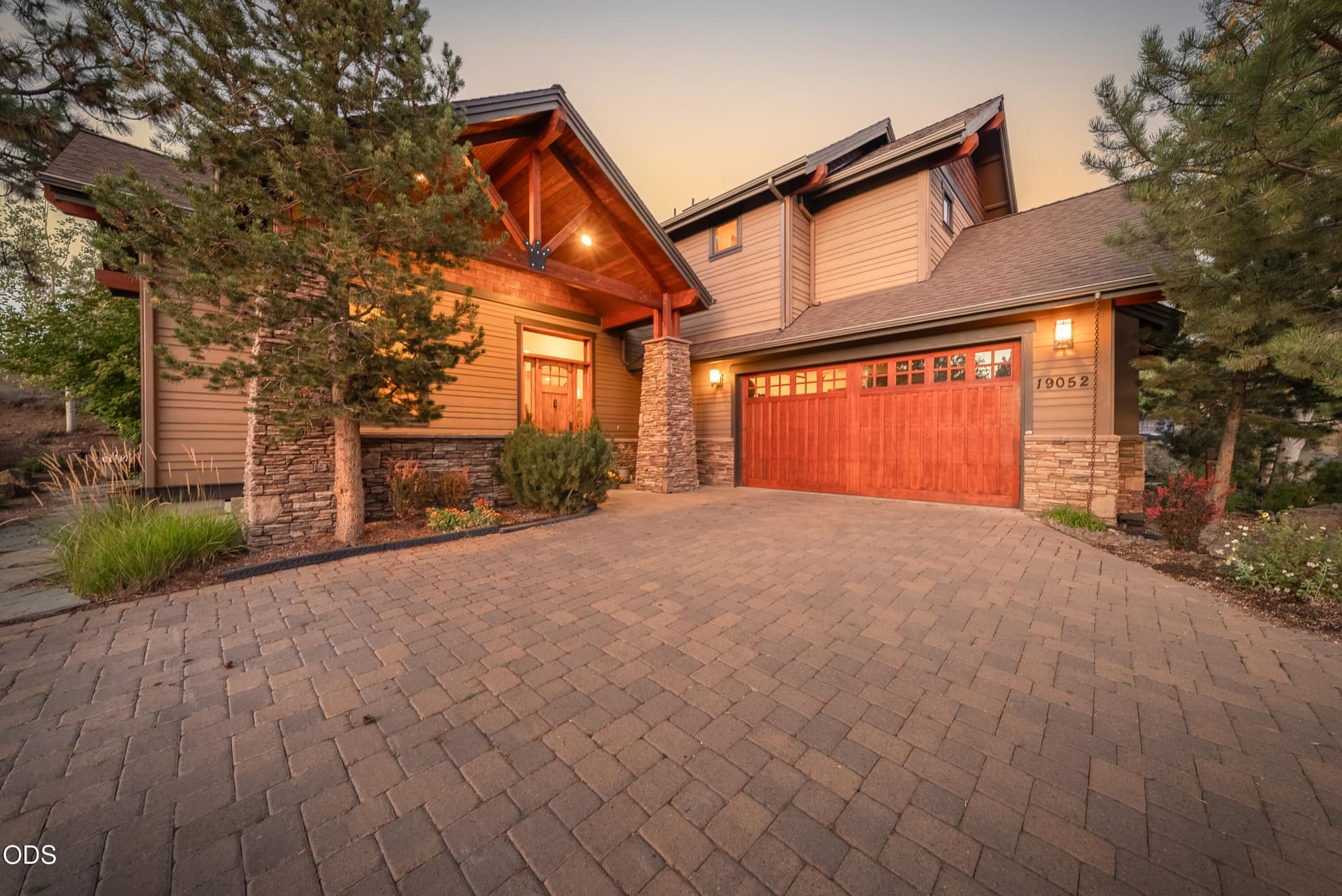 78-print-Riley_Visuals_Twilight-8. Photo 2 of 98, 19052 Mt. Shasta Drive, Bend, OR 97703
