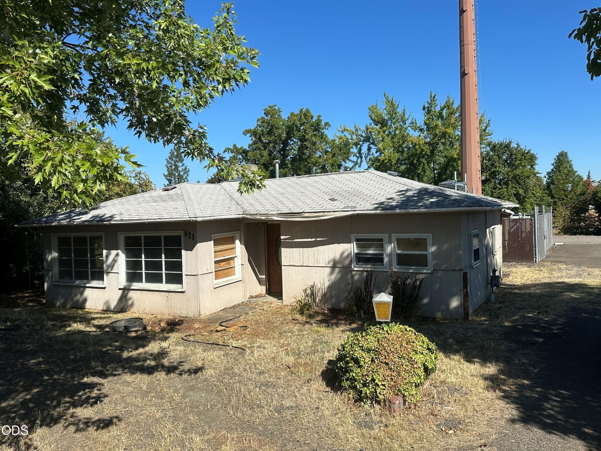 3 Out front. Photo 4 of 4, 925 Gilman Road, Medford, OR 97504