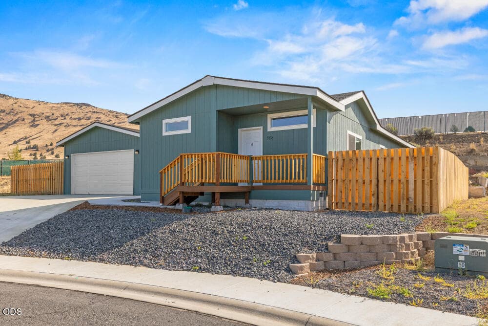 01 5636+5620EdithWy-39. Photo 1 of 23, 5636 Edith Way, Klamath Falls, OR 97603