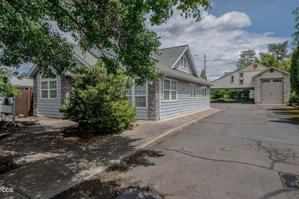 20260604164437730073000000-o. Photo 2 of 16, 11 Tripp Street, Medford, OR 97504