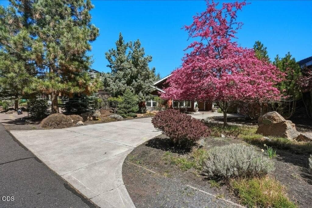 2-web-or-mls-Riley_Visuals_025. Photo 2 of 38, 2964 NW Fairway Heights Drive, Bend, OR 97703