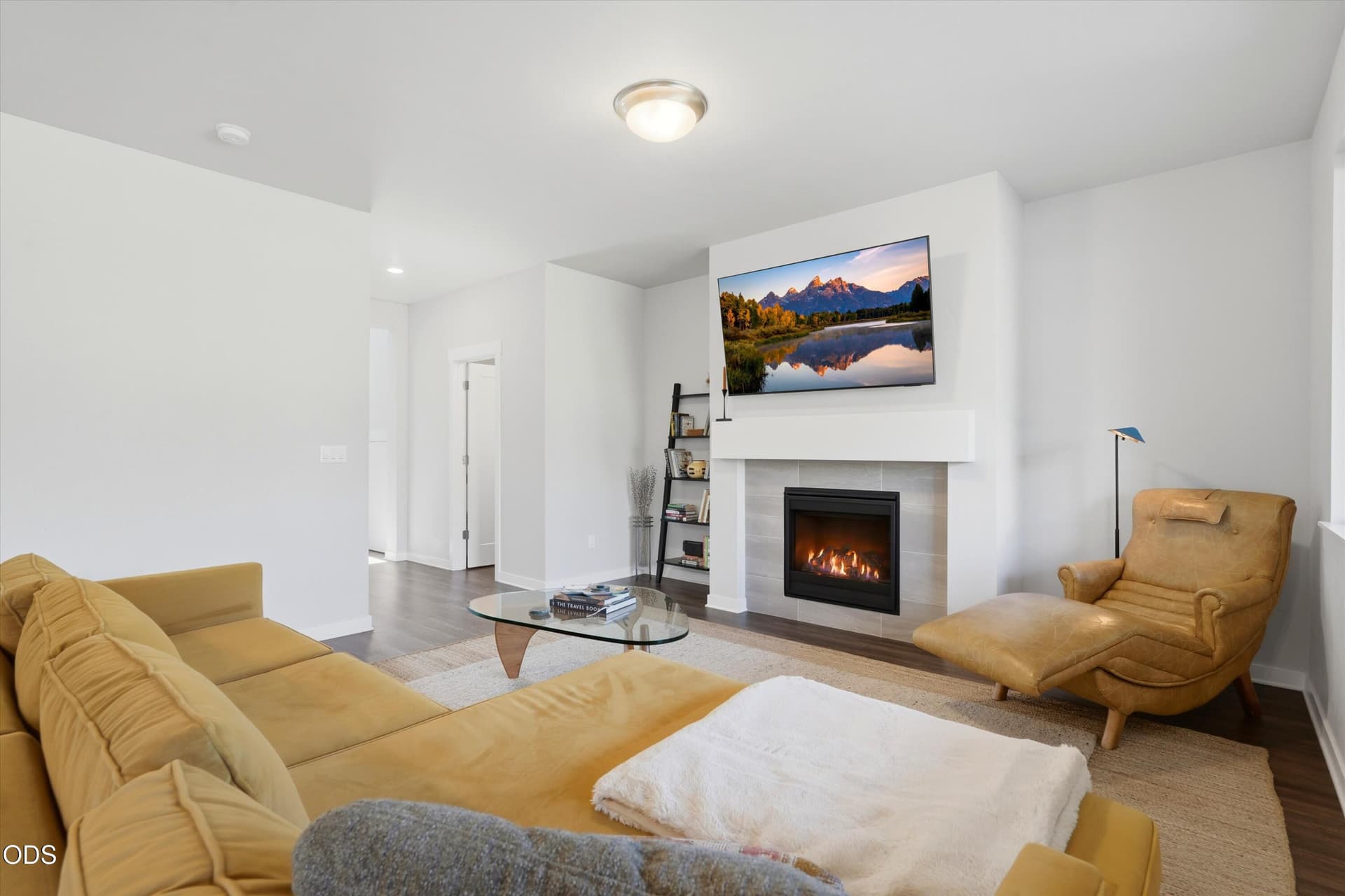Living Room. Photo 5 of 34, 20732 SE Iron Horse Lane, Bend, OR 97702