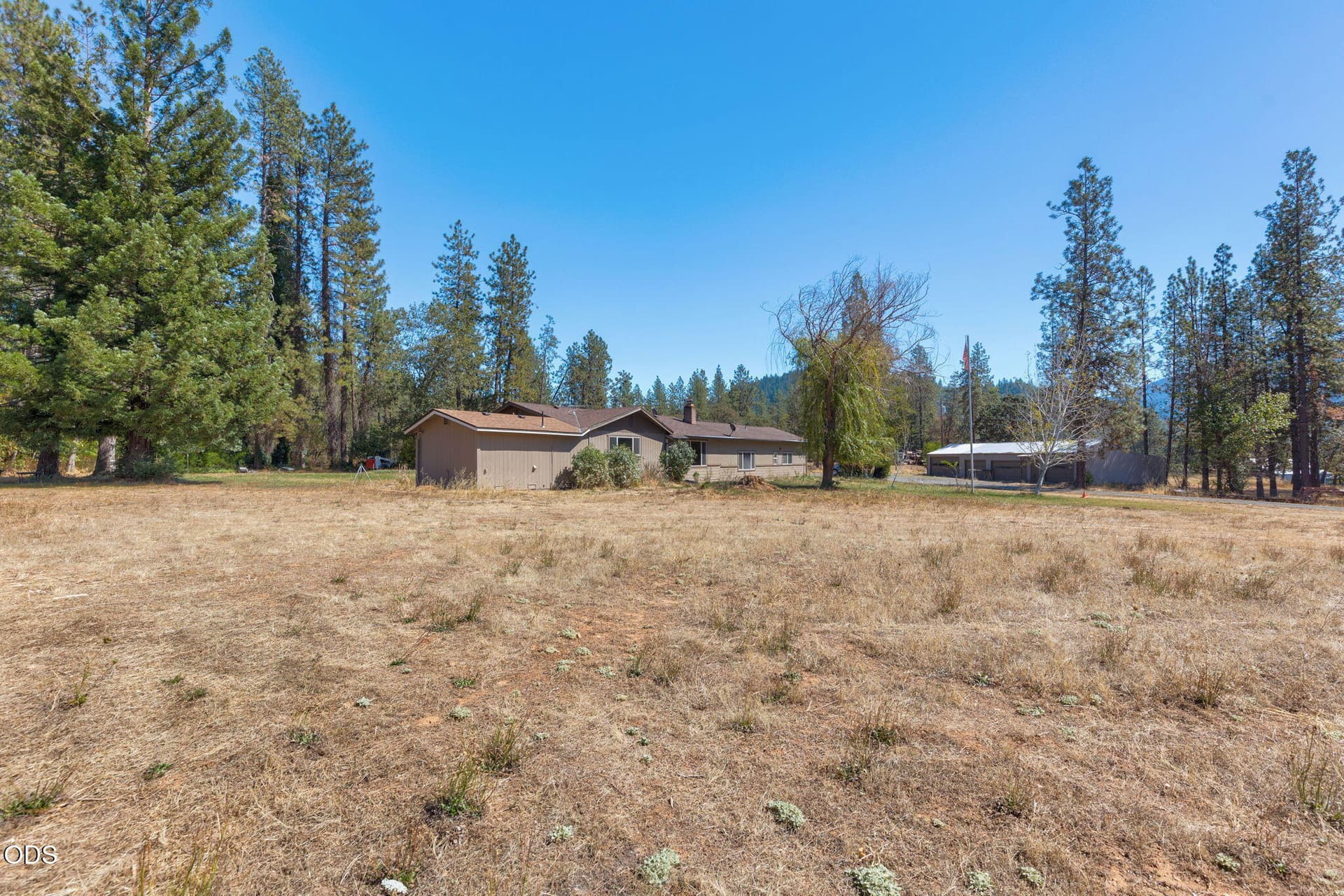Front View. Photo 3 of 47, 6141 New Hope Road, Grants Pass, OR 97527