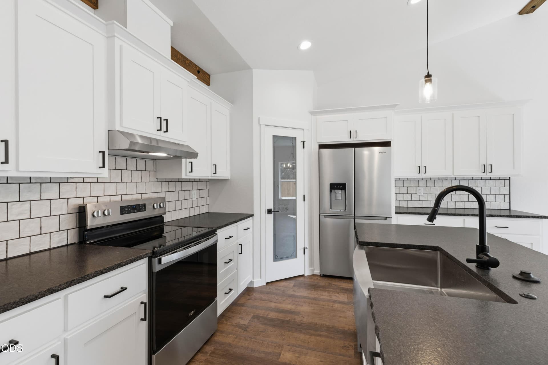 EP1A4406. Photo 3 of 21, 777 Kendall Drive, Grants Pass, OR 97527