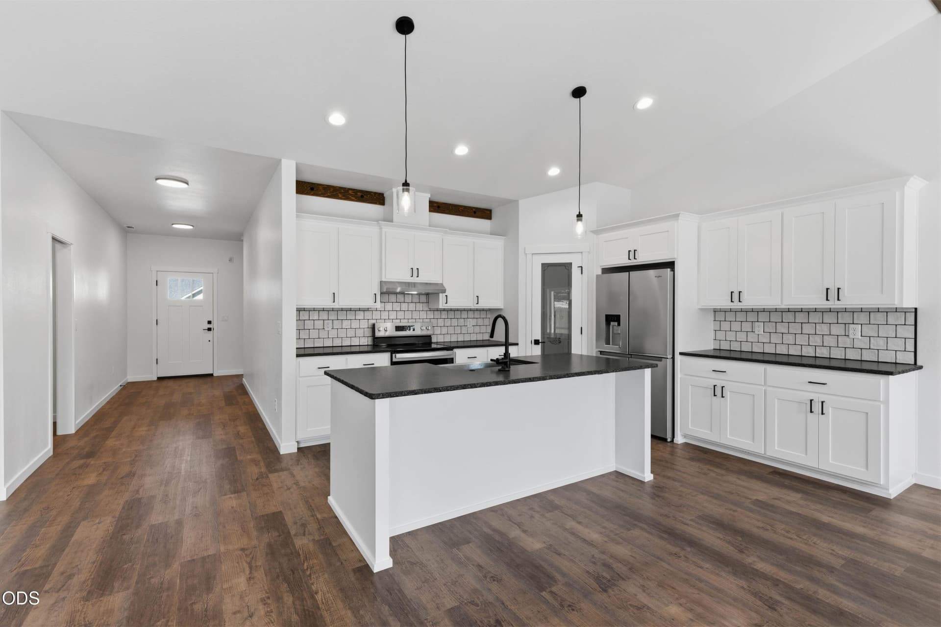 EP1A4409. Photo 2 of 21, 777 Kendall Drive, Grants Pass, OR 97527