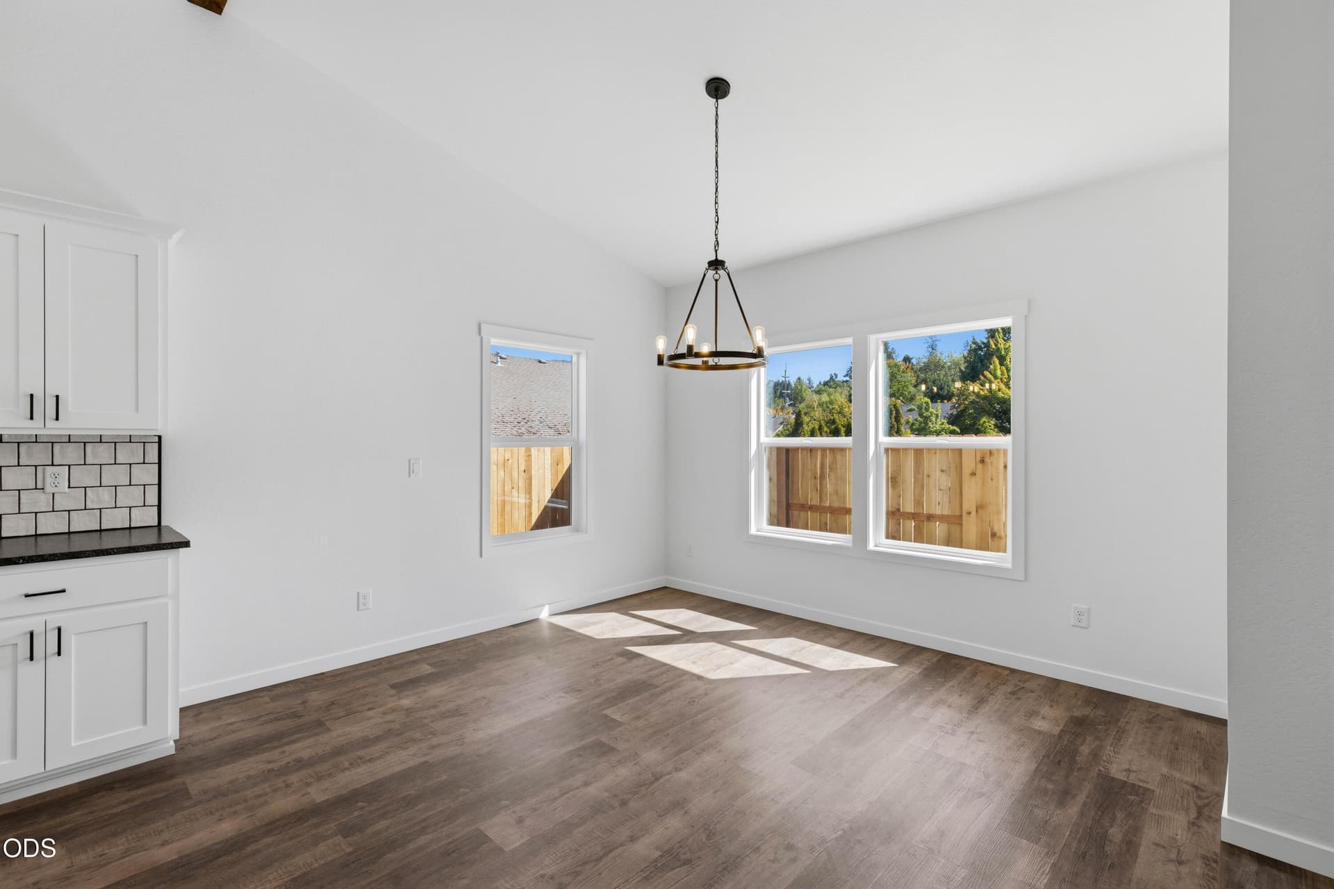 EP1A4412. Photo 5 of 21, 777 Kendall Drive, Grants Pass, OR 97527