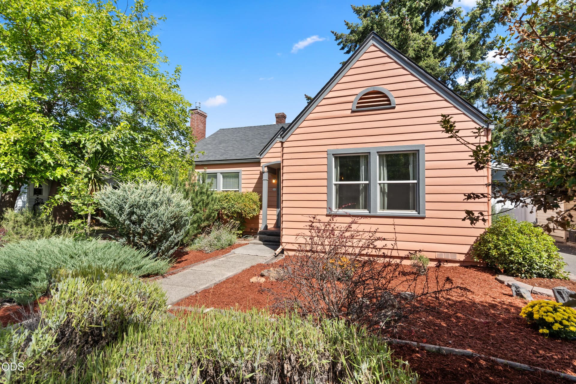 625 s holly st-03. Photo 3 of 25, 625 S Holly Street, Medford, OR 97501