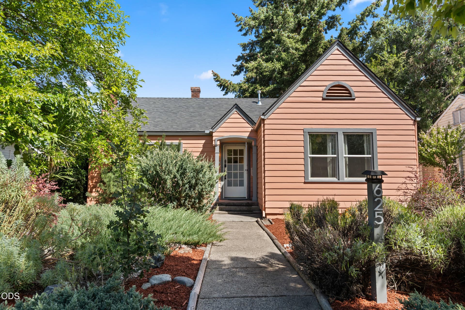 625 s holly st-01. Photo 2 of 25, 625 S Holly Street, Medford, OR 97501