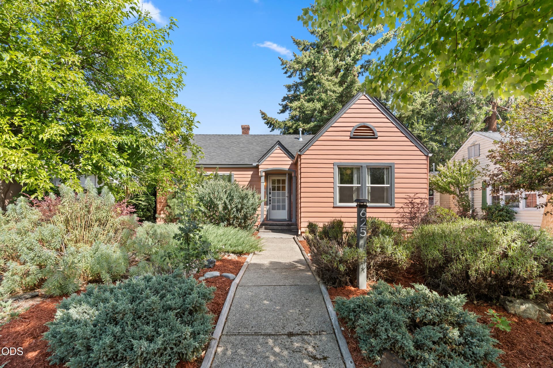 625 s holly st-04. Photo 1 of 25, 625 S Holly Street, Medford, OR 97501