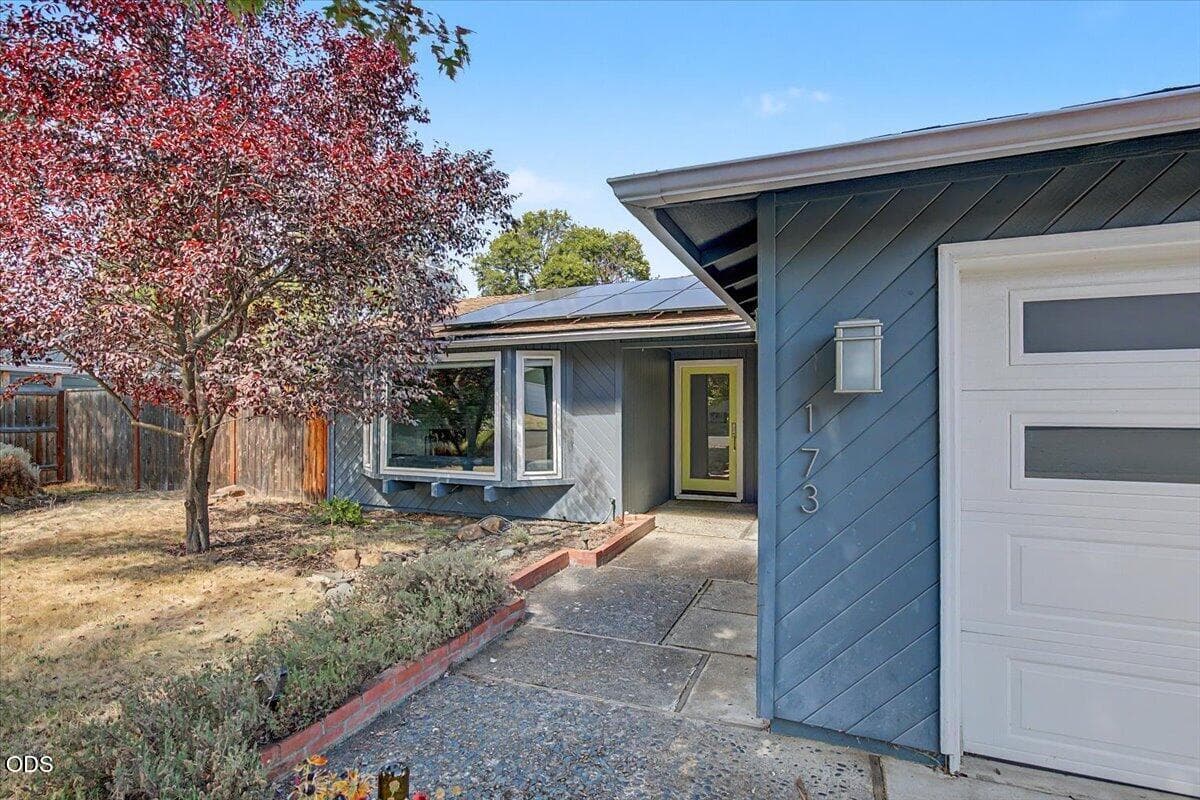 04-4. Photo 2 of 33, 173 Alder Lane, Ashland, OR 97520