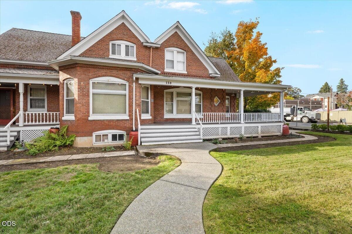 04. Photo 1 of 49, 139 SW I Street, Grants Pass, OR 97526