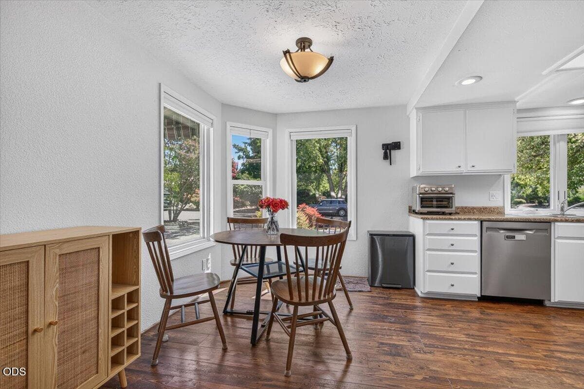 09-9. Photo 5 of 29, 197 Alder Lane, Ashland, OR 97520