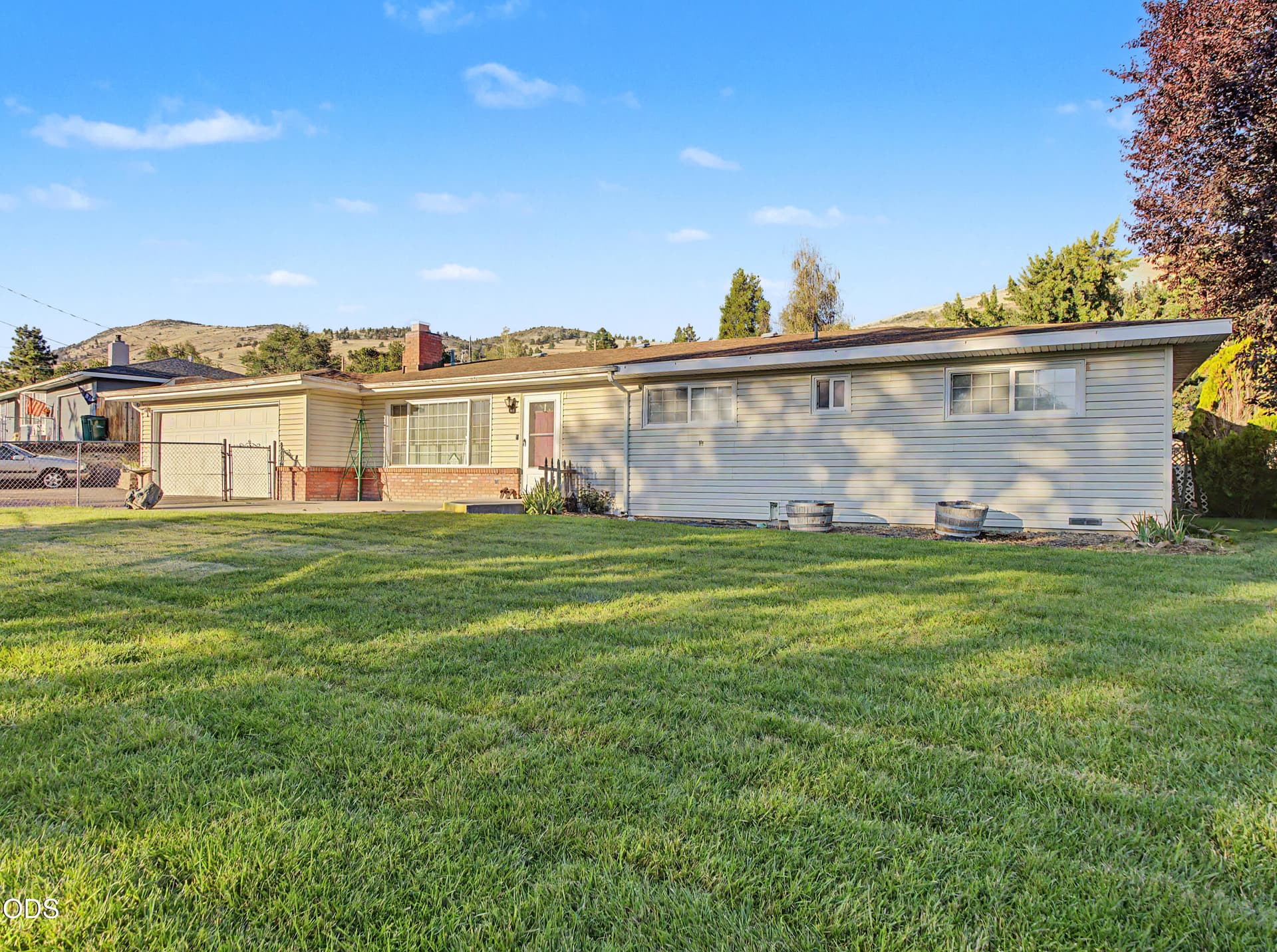 1. Photo 1 of 27, 1915 Carlson Drive, Klamath Falls, OR 97603