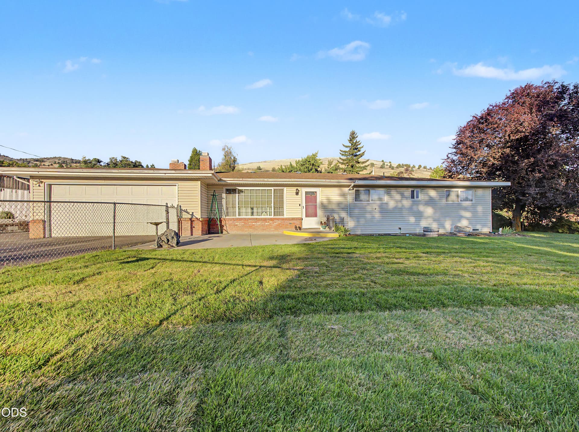 2. Photo 2 of 27, 1915 Carlson Drive, Klamath Falls, OR 97603
