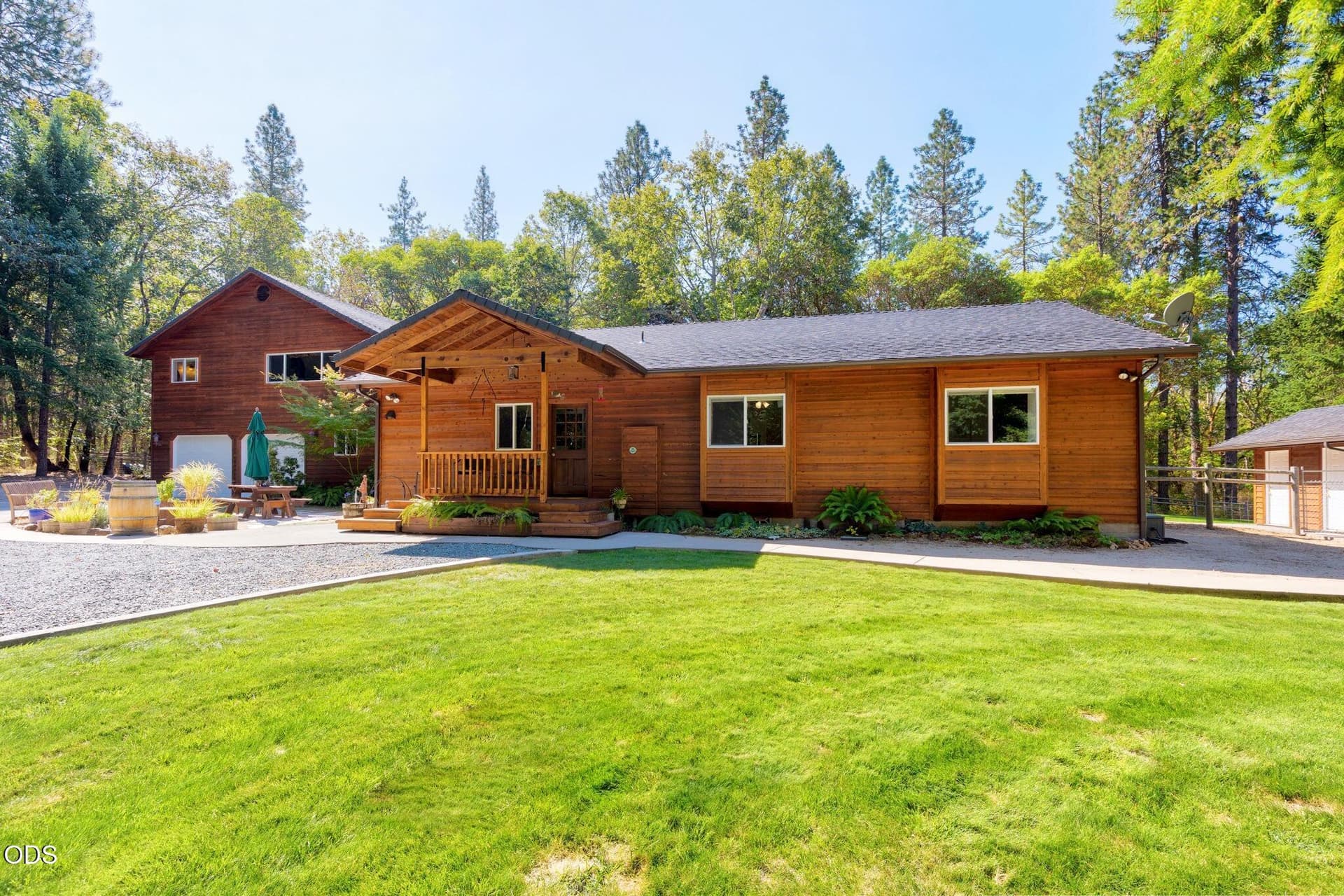 8-web-or-mls-737-pinecrest-dr. Photo 2 of 67, 737 Pinecrest Drive, Grants Pass, OR 97526