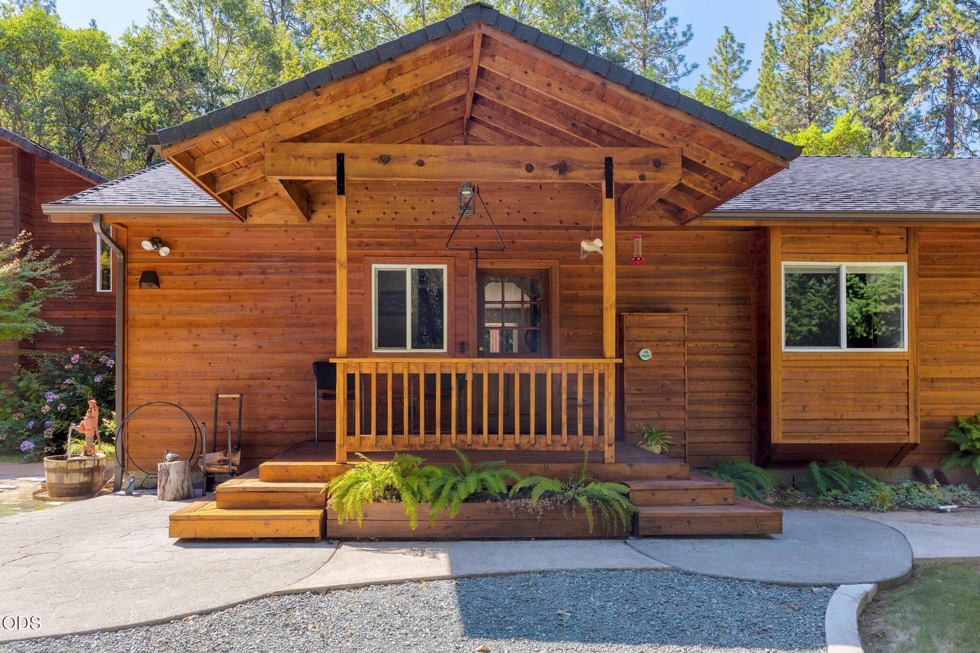 14-web-or-mls-737-pinecrest-dr. Photo 3 of 67, 737 Pinecrest Drive, Grants Pass, OR 97526