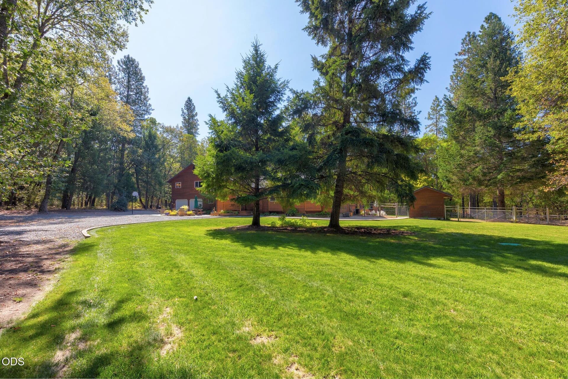 13-web-or-mls-737-pinecrest-dr. Photo 4 of 67, 737 Pinecrest Drive, Grants Pass, OR 97526