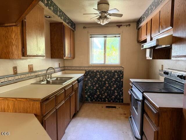KITCHEN. Photo 4 of 16, 1209 N 10th Street, Central Point, OR 97502
