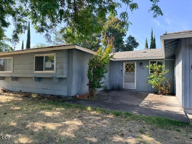 FRONT PORCH. Photo 2 of 16, 1209 N 10th Street, Central Point, OR 97502
