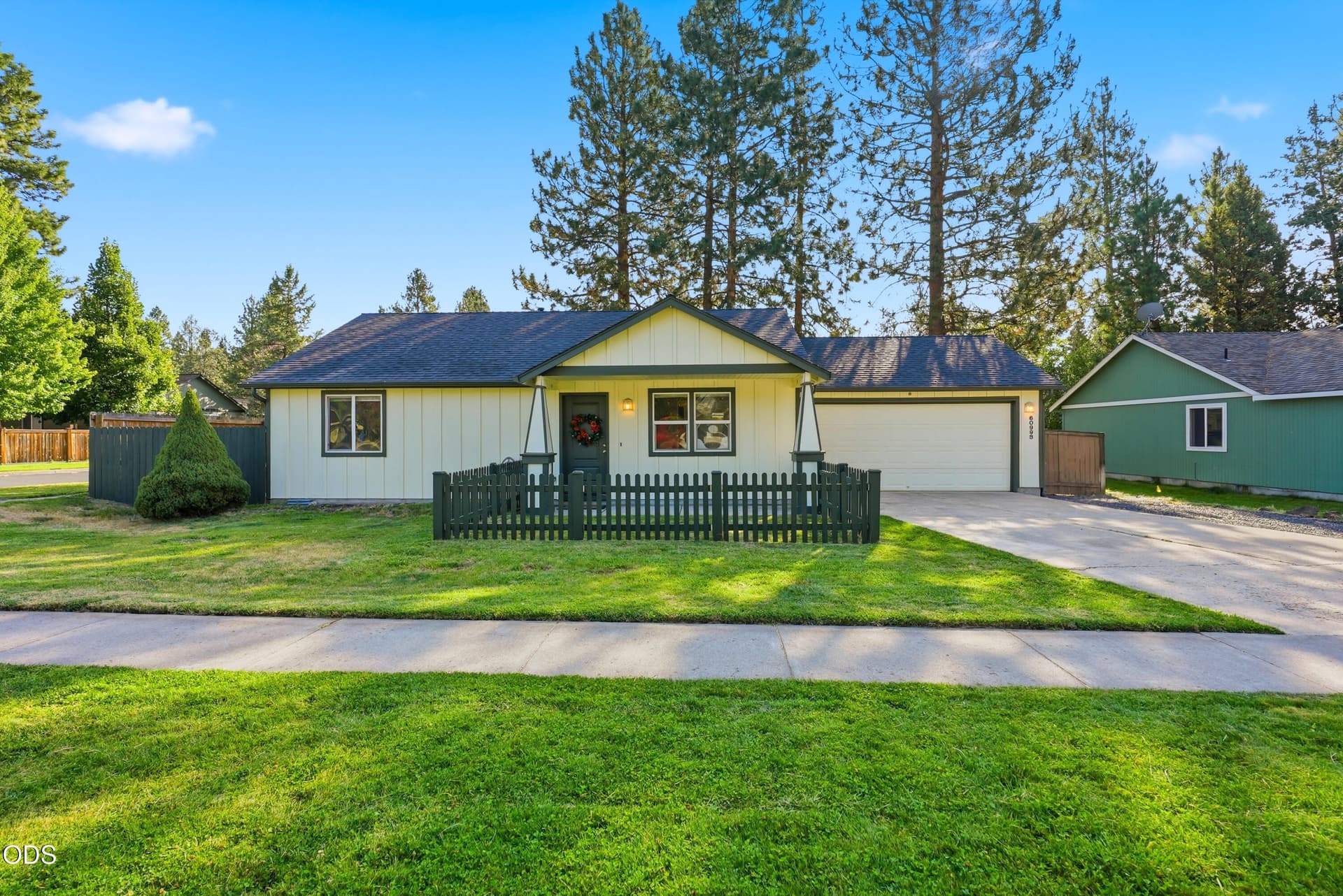60998 Honkers Lane, Bend, OR 97702. Photo 3 of 34, 60998 Honkers Lane, Bend, OR 97702