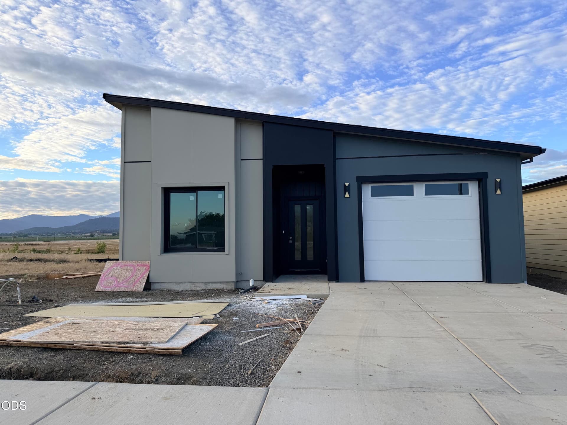 627 front. Photo 1 of 12, 627 Terrazzo Way, Medford, OR 97501