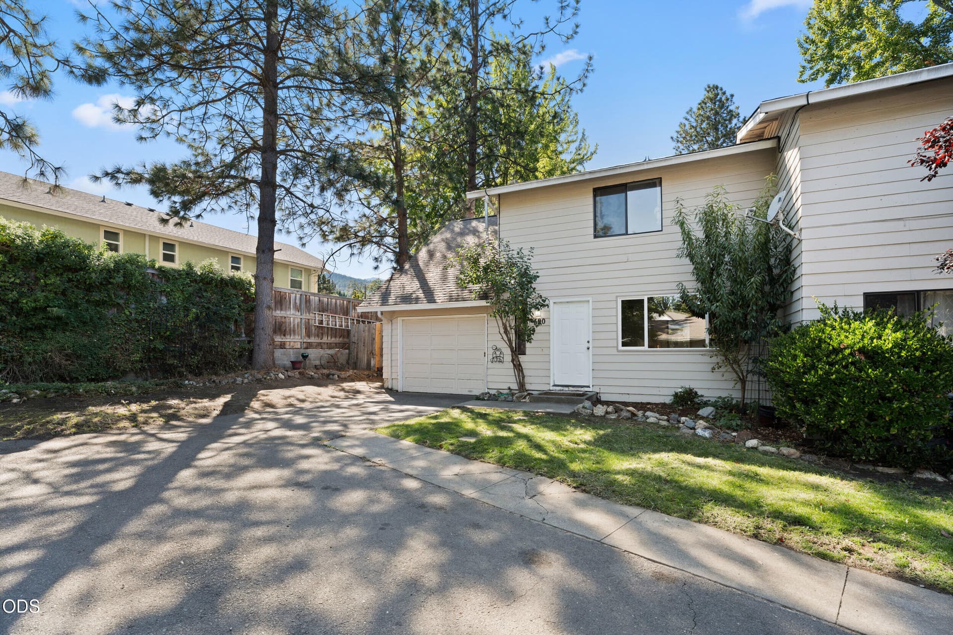 690-normal-ave-02. Photo 2 of 26, 690 Normal Avenue, Ashland, OR 97520