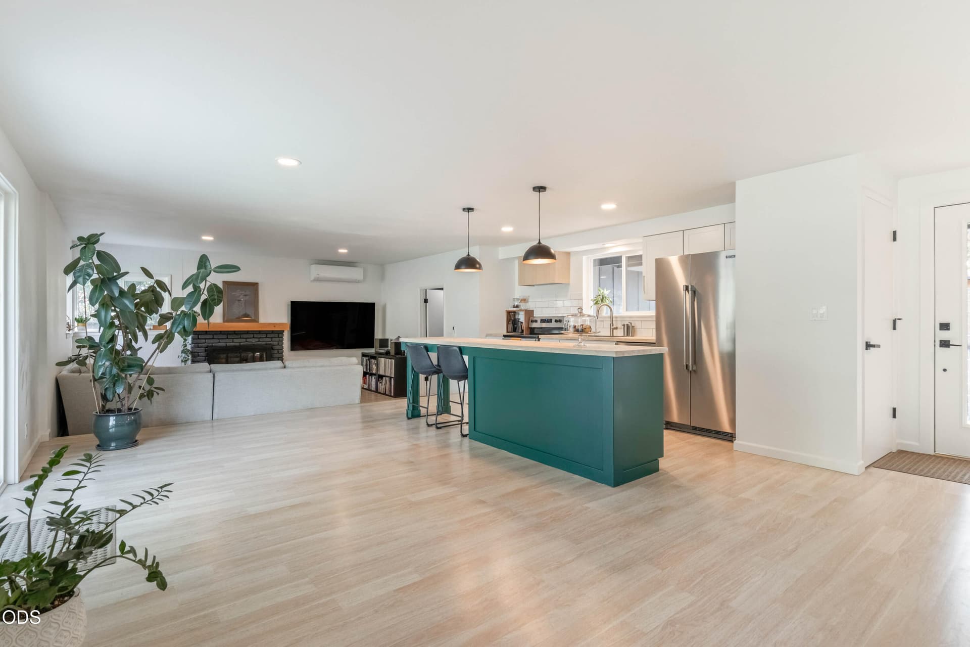 Bright and Open!. Photo 4 of 36, 1130 NE 8th Street, Bend, OR 97701