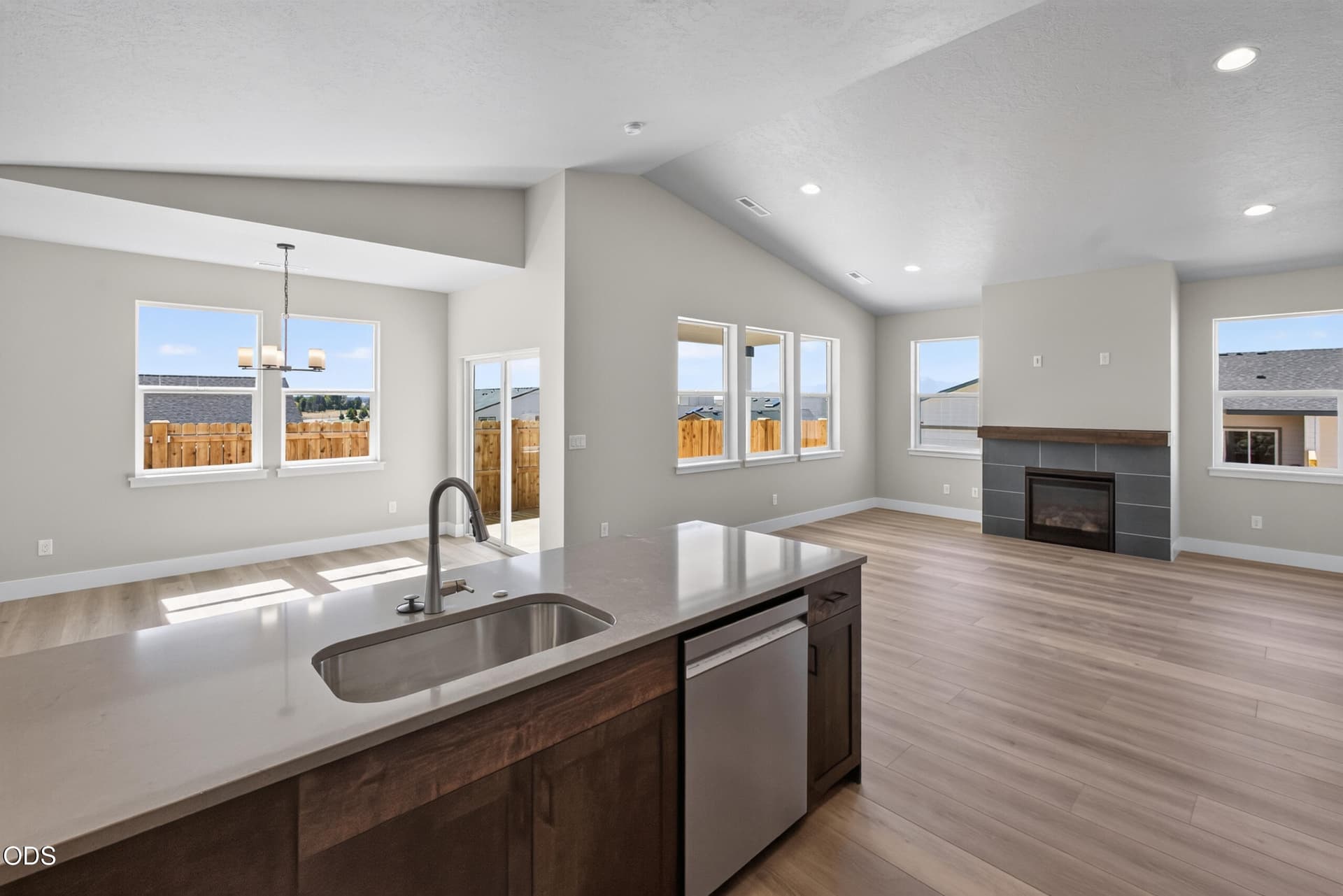 Kitchen views. Photo 5 of 37, 3844 SW Antelope Way Unit Lot 46, Redmond, OR 97756