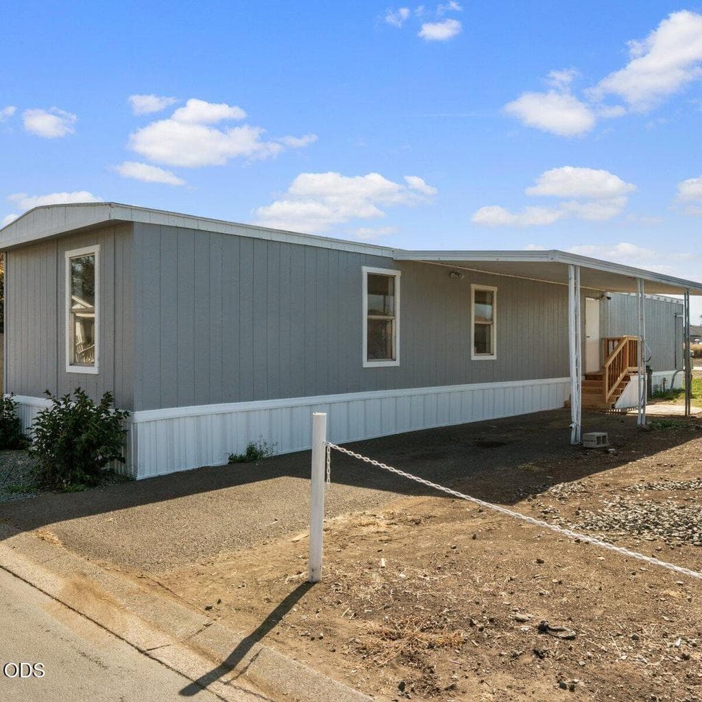 2. Photo 2 of 20, 3555 S Pacific Highway Unit SPC 201, Medford, OR 97501